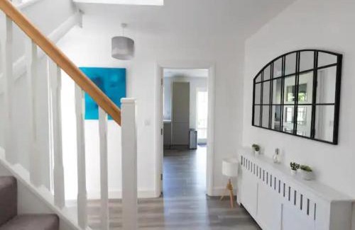 Saunderton Casa | Pass the Keys Bright Spacious Chilterns Hideaway