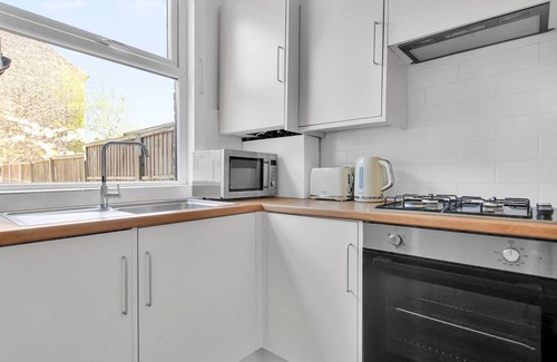 Stratford Casa | Pass the Keys | Bright & Stylish 3Bed Home | Garden | Pet-Friendly