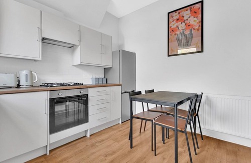 Stratford Casa | Pass the Keys | Bright & Stylish 3Bed Home | Garden | Pet-Friendly