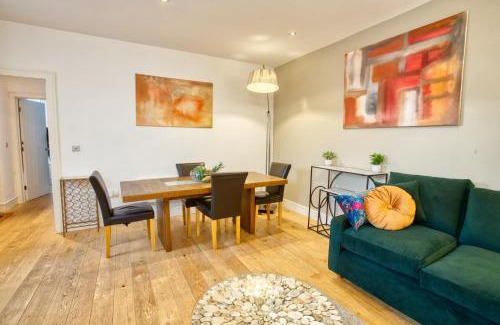Lincoln Casa | Pass the Keys Centrally Located Apartment