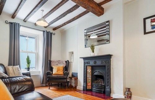 Aberystwyth Casa | Pass the Keys | Charming 19th Century 3 Bed Cottage with Parking