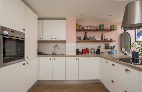 Farnham Casa | Pass the Keys | Character 3 Bed Cottage in Farnham, Free Parking