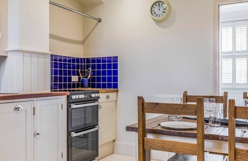 Selsey Casa | Pass the Keys | Charming Old Coastguards Cottage