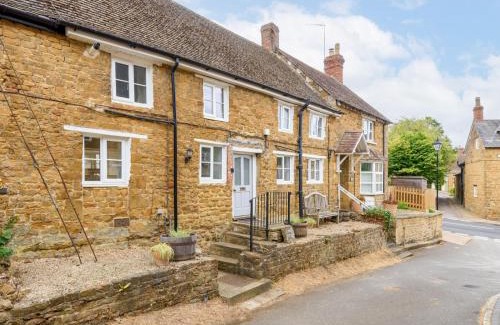 Bloxham Casa | Pass the Keys Charming 16th Century Cottage in Central Bloxham