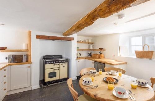 Bloxham Casa | Pass the Keys Charming 16th Century Cottage in Central Bloxham