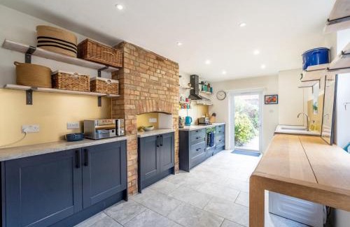 Oxford Casa | Pass the Keys Charming 4BR Victorian Townhouse - Central Oxford