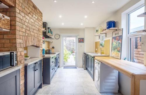 Oxford Casa | Pass the Keys Charming 4BR Victorian Townhouse - Central Oxford