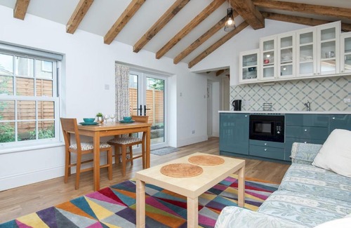 Combe Down Casa | Pass the Keys Charming Garden cottage with parking