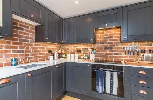 Stoughton Casa | Pass the Keys Charming Country Cottage With Spectacular Views