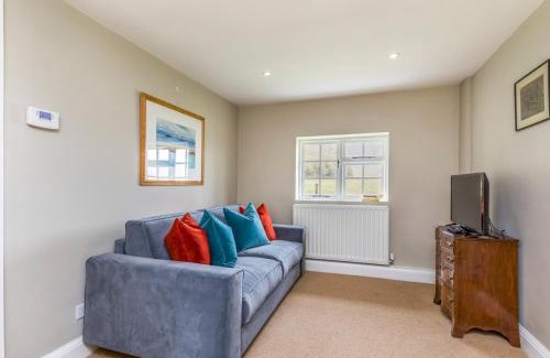 Stoughton Casa | Pass the Keys Charming Country Cottage With Spectacular Views