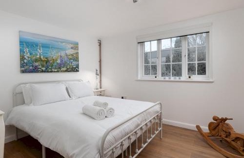 South Leigh Casa | Pass the Keys Charming Pet-Friendly Family Cottage in Eynsham