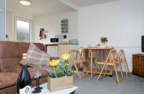 Bont Newydd Casa | Pass the Keys | Comfortable 2 Bed Riverside Chalet near Snowdonia