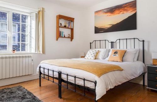 Corris Casa | Pass the Keys Cosy Cottage in Corris One wellbehaved dog welcome