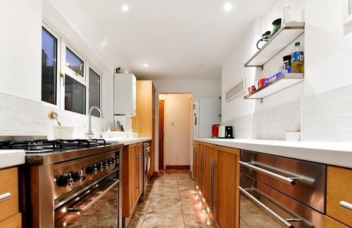 Splott Casa | Pass the Keys | Cosy Spacious Two Bedroom Home with Parking