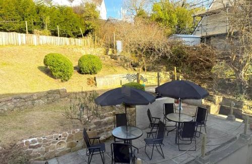 Reynoldston Casa | Pass the Keys Countryside Retreat in Reynoldston Gower, Sleeps 10