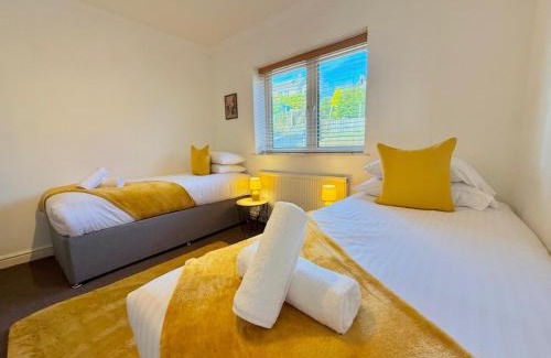 Reynoldston Casa | Pass the Keys Countryside Retreat in Reynoldston Gower, Sleeps 10