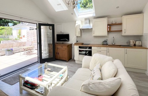 Bugford Casa | Pass the Keys | Dartmouth rural retreat