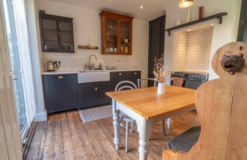 Woodthorpe Casa | Pass the Keys | Elegant 5-Bed Edwardian Home with Garden & Parking