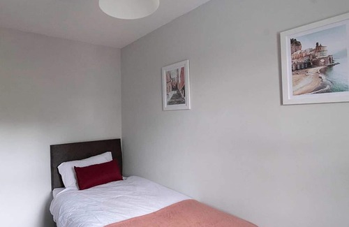 Scunthorpe Casa | Pass the Keys | Entire House sleeps 6 I Pass The Keys