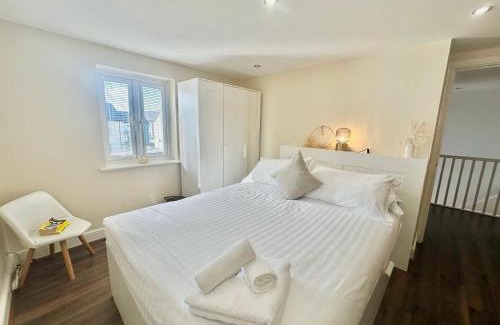 Kidwelly Casa | Pass the Keys Family home walking distance to beach Pet friendly