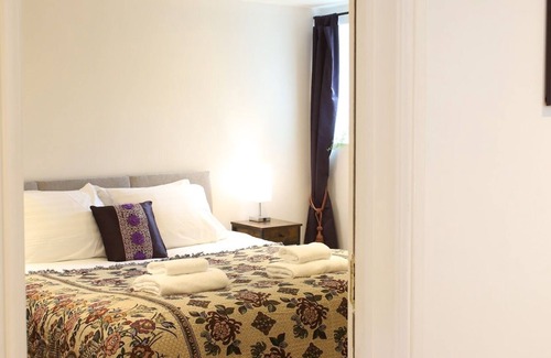 Llandovery Apartamento | Pass the Keys | Heart of Llandovery Large 4BR Apartment For 9
