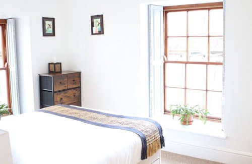 Llandovery Apartamento | Pass the Keys | Heart of Llandovery Large 4BR Apartment For 9
