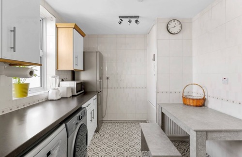 Clapton Casa | Pass the Keys | Lux Garden House in Millfield ParkVilla, Clapton
