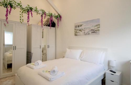 North Shields Casa | Pass the Keys Modern Coastal Cottage