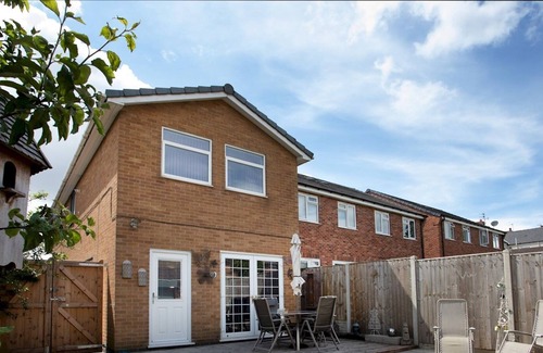Arnold Casa | Pass the Keys | Modern 2 Bed Property with Free Parking