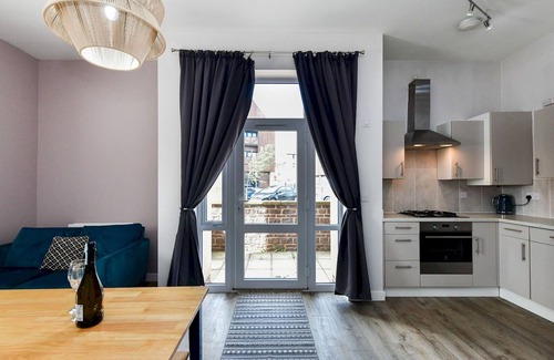 Old St Mellons Apartamento | Pass the Keys | Modern 1-Bed w/Free Parking+Peaceful Cardiff Stay
