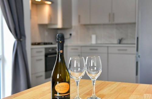 Old St Mellons Apartamento | Pass the Keys | Modern 1-Bed w/Free Parking+Peaceful Cardiff Stay