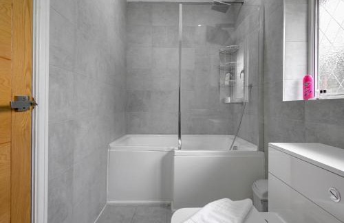 Cheadle Casa | Pass the Keys Modern Comfortable Home with parking