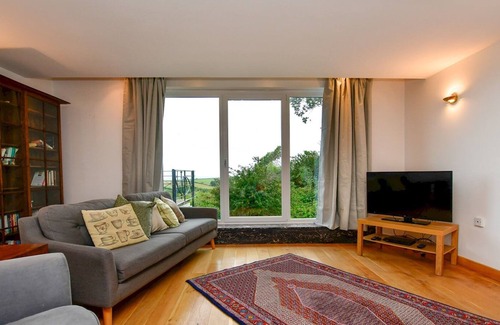 Crynant Casa | Pass the Keys | NEW Beautiful house in the Gower Sleeps 12