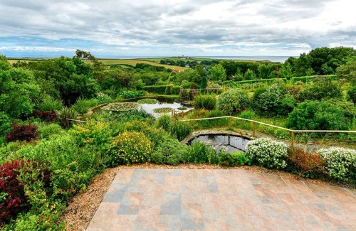 Crynant Casa | Pass the Keys | NEW Beautiful house in the Gower Sleeps 12