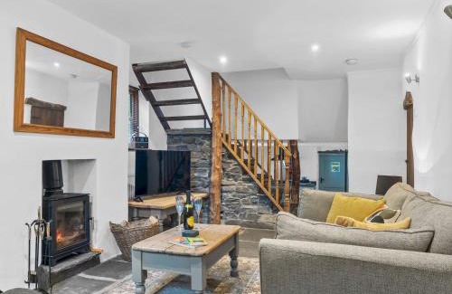 Penny Bridge Casa | Pass the Keys Newly Renovated Lakeland Cottage