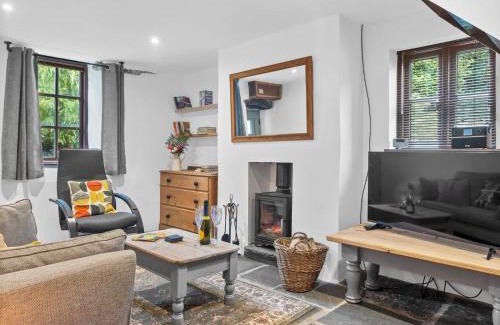 Penny Bridge Casa | Pass the Keys Newly Renovated Lakeland Cottage