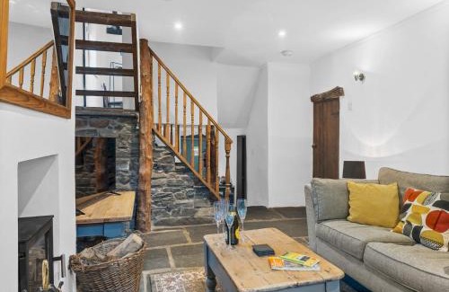 Penny Bridge Casa | Pass the Keys Newly Renovated Lakeland Cottage