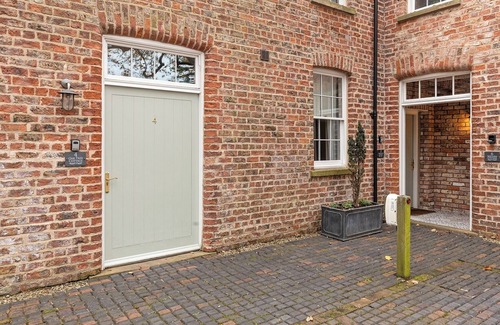 York Casa | Pass the Keys | No. 4 - Oak Tree Cottage