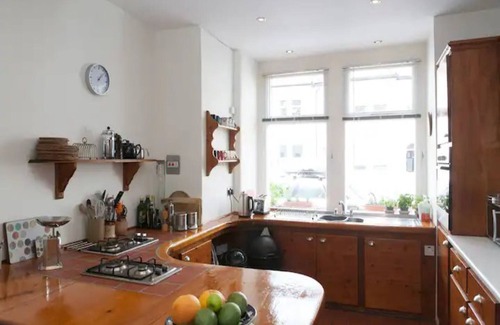 Earlsfield Casa | Pass the Keys | Quirky home & private garden
