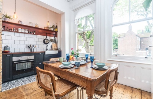 Charlton Apartamento | Pass the Keys | Rustic and Quirky Flat in Charming Charlton Village