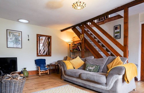 Glandyfi Casa | Pass the Keys | Scenic Rural 3 bedroom Cottage