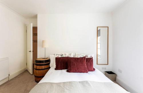 Camberwell Green Casa | Pass the Keys Spacious Camberwell house 30min bus Central London