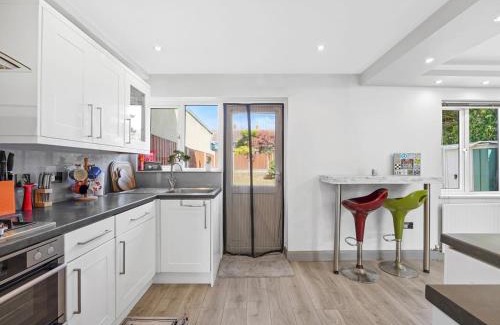 Havering Casa | Pass the Keys Spacious Garden Family House - Marks Gate