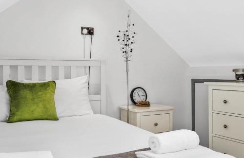 Havering Casa | Pass the Keys Spacious Garden Family House - Marks Gate
