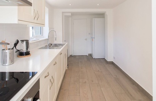 Oval Casa | Pass the Keys | Spacious and bright maisonette in central London