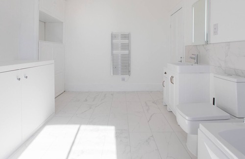 Oval Casa | Pass the Keys | Spacious and bright maisonette in central London