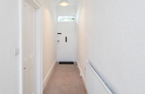 Oval Casa | Pass the Keys | Spacious and bright maisonette in central London