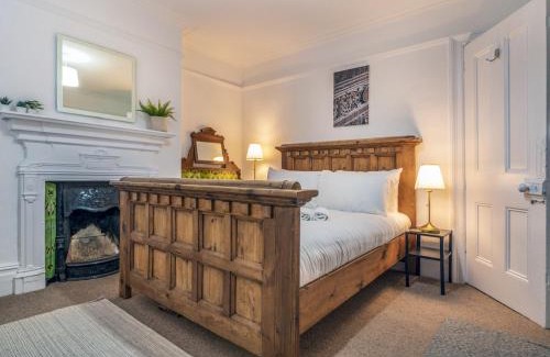 Belfast City Centre Casa | Pass the Keys Spacious Home Rooftop Terrace Cafes Bars