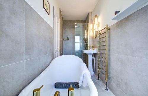 Leigh-on-Sea Casa | Pass the Keys Stunning Cottage in the Heart of Old Leigh