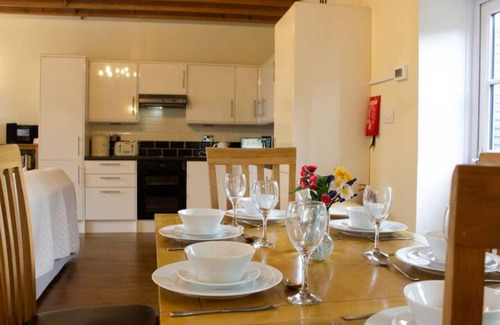 Ferryside Casa | Pass the Keys | Stunning pet friendly home near the beach | Sleeps 6